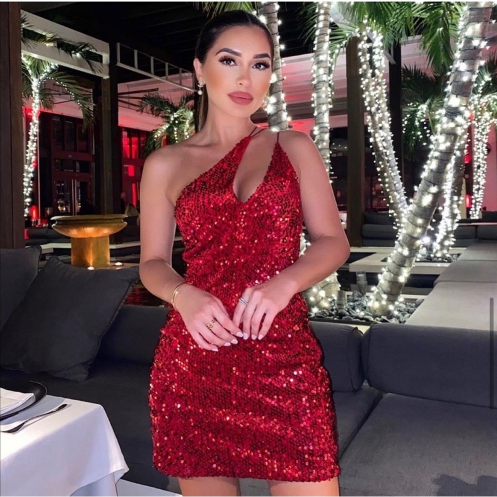 ❤️‍🔥BLOGGER'S FAVE! Zara Red Velvet Sequin Mini Dress. 👠